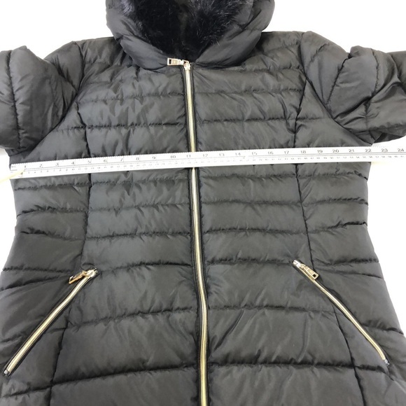 Tahari black long line hooded quilted women’s puffer jacket Large faux fur hood - Picture 9 of 14